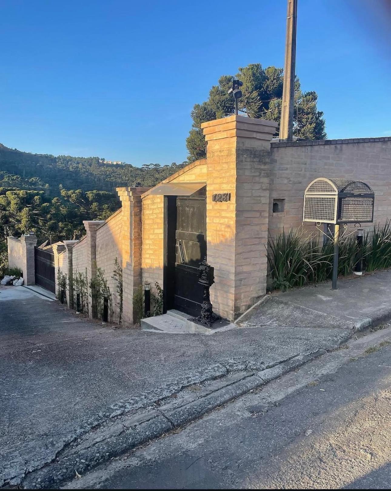Acomodação com café da manhã  Florenca Campos do Jordão